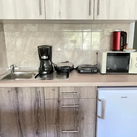 Rhodes Central: King Bed * Rhodes City