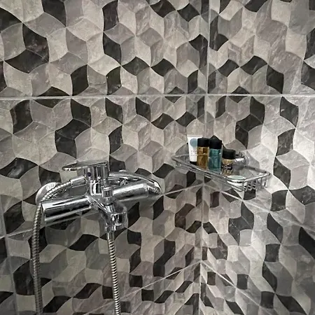 Rhodes Central: King Bed Διαμέρισμα