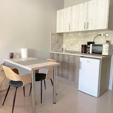 Rhodes Central: King Bed Διαμέρισμα