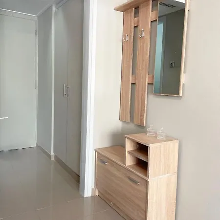 Rhodes Central: King Bed דירה *