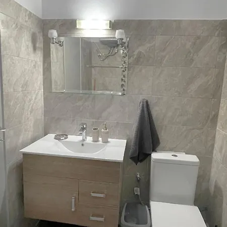 Rhodes Central: King Bed *