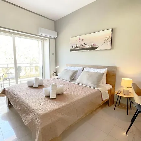 Rhodes Central: King Bed דירה