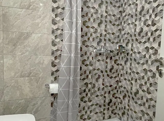 Rhodes Central: King Bed Apartman *