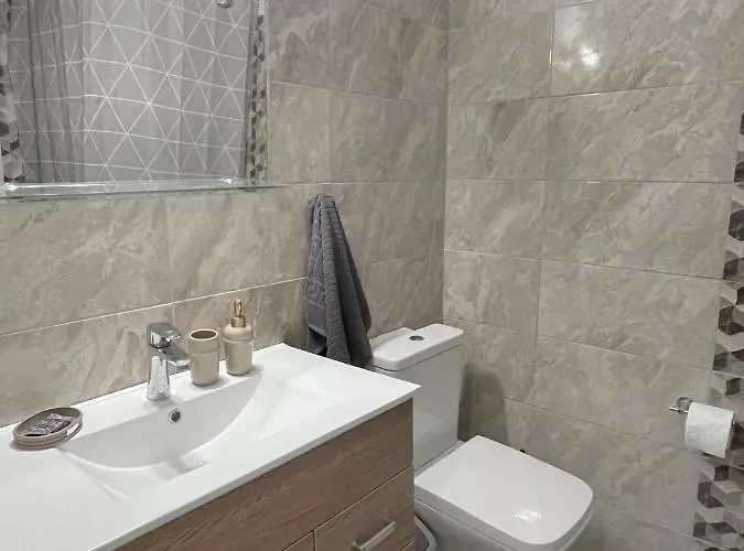 Rhodes Central: King Bed Apartman Rhodes City