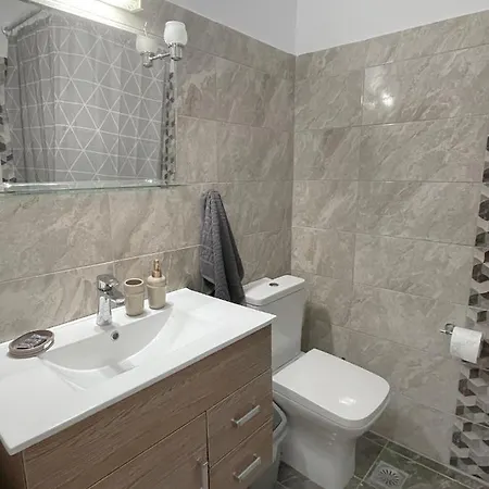 Rhodes Central: King Bed Apartament Rhodes City